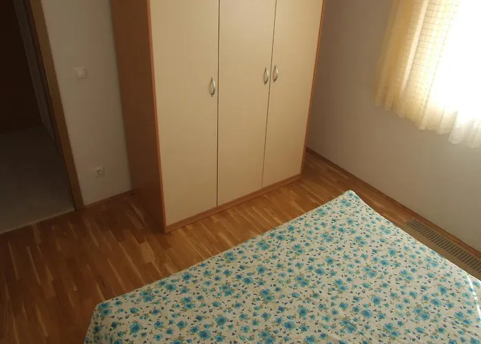 Mandina سيفيد