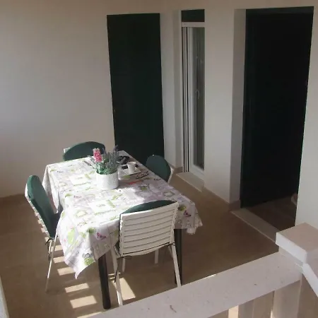 Apartment Mandina *